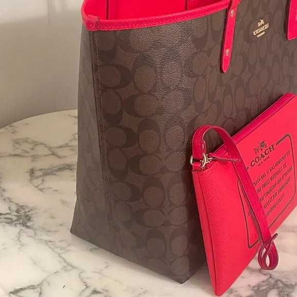 Coach reversible Tote - Picture 3 of 12